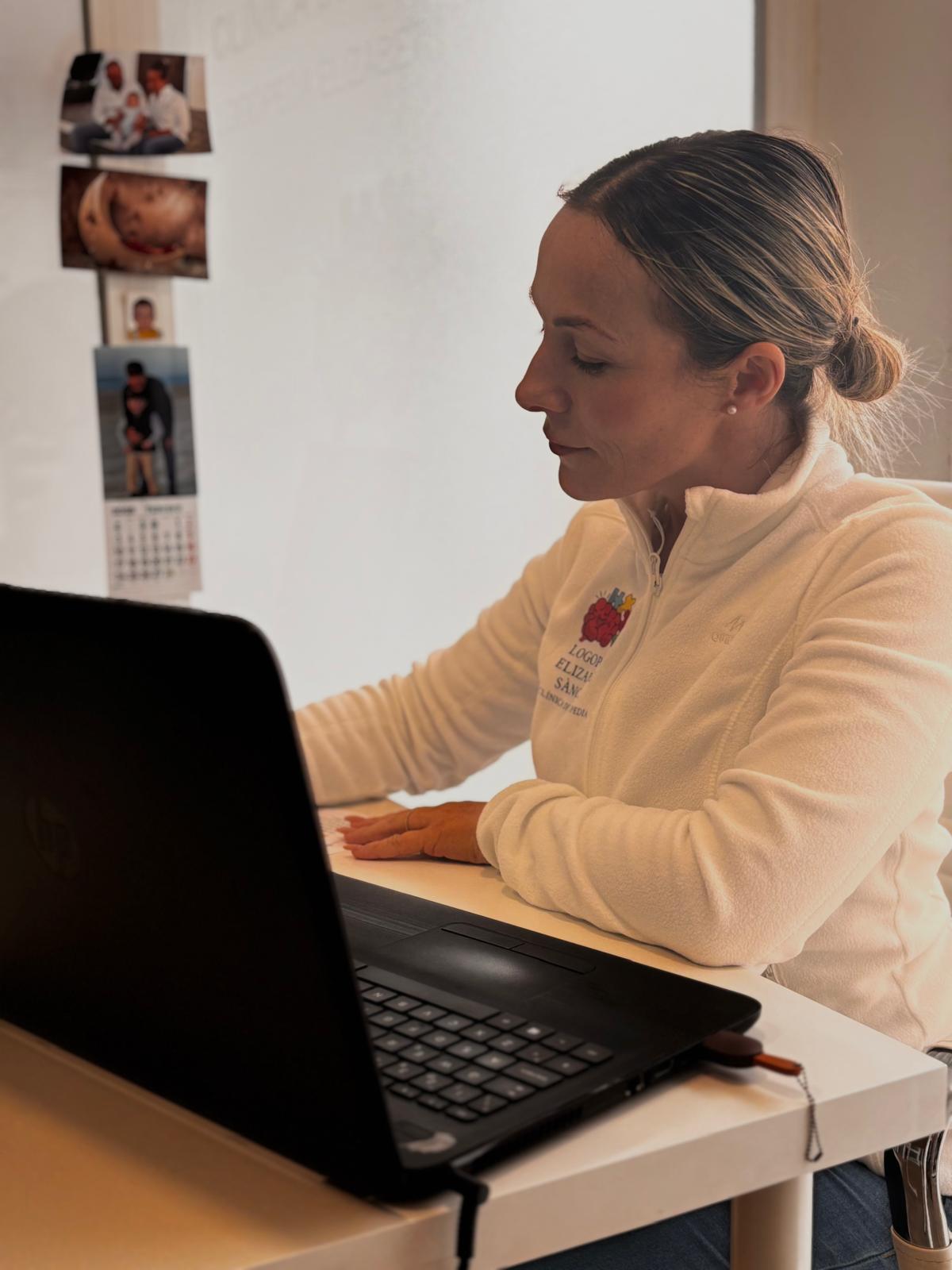 Elizabeth Sánchez, Logopeda