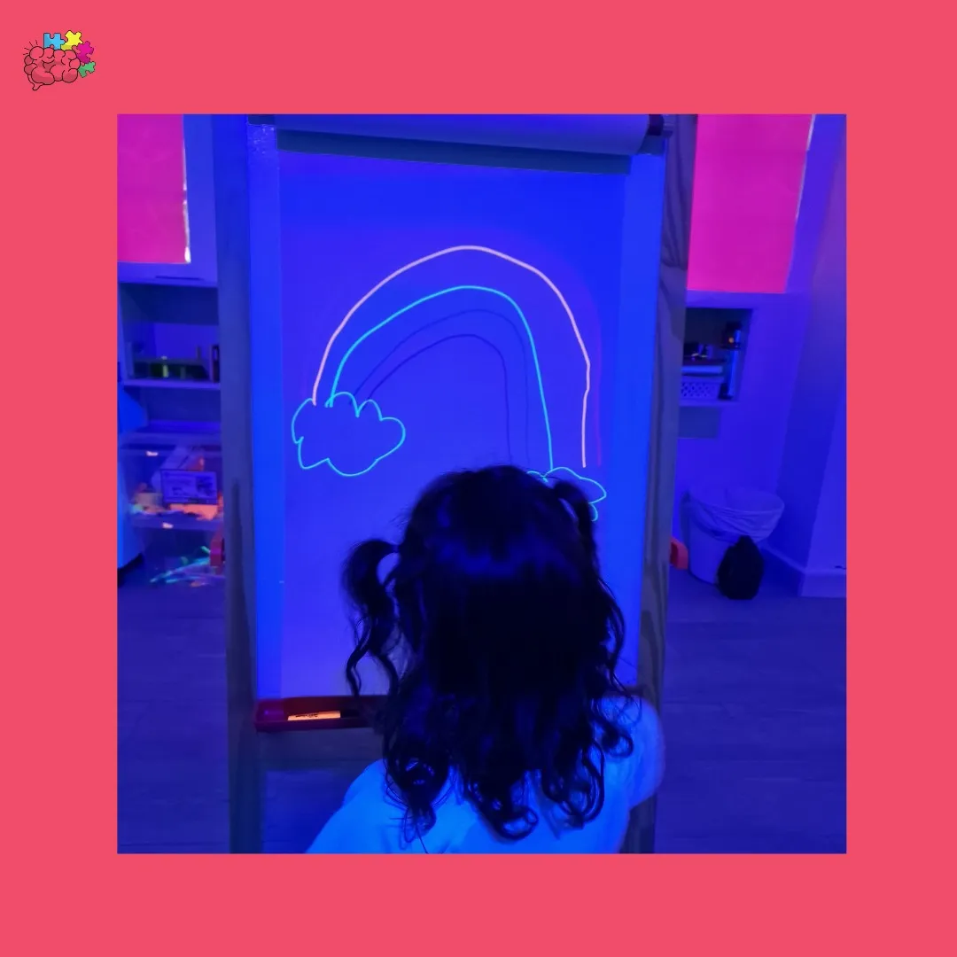 Dibujo con mesa de luz - Terapia creativa